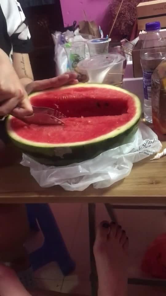 宿舍和服吃瓜,青春宿舍的甜蜜日常