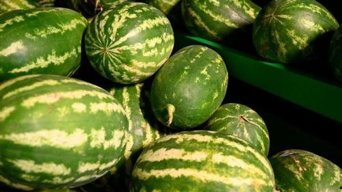 建湖小不点吃瓜事件,一场网络热议的童年趣事